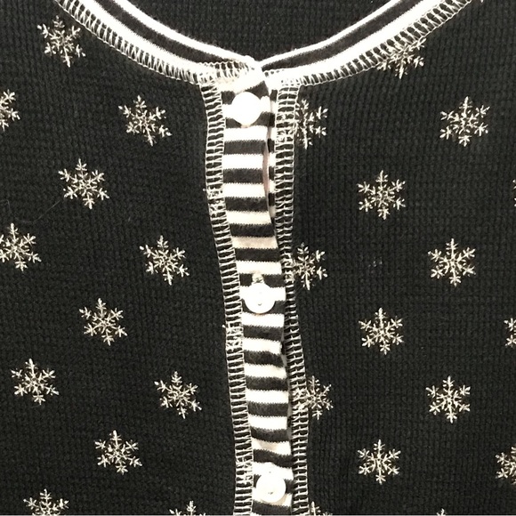 Rare Victoria’s Secret fireside thermal black with white snowflakes PJ set - Picture 6 of 16